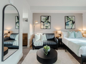 Stylish Studio Near Convention Ctr - Pool, HTub and More